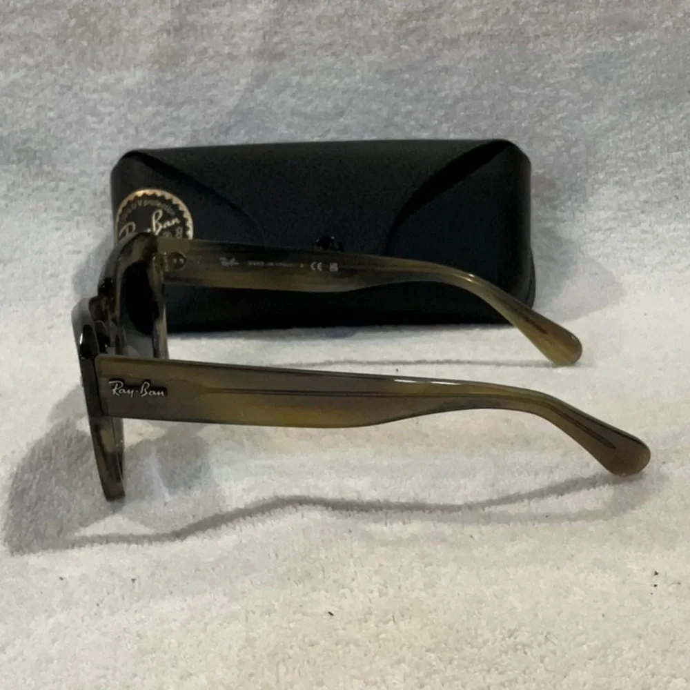 NEW RAY-BAN Men's Sunglasses - Gray